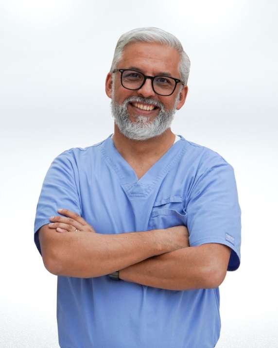 Dr. Ruben Luna, a renowned bariatric surgeon in Colombia Gastric Sleeve 101