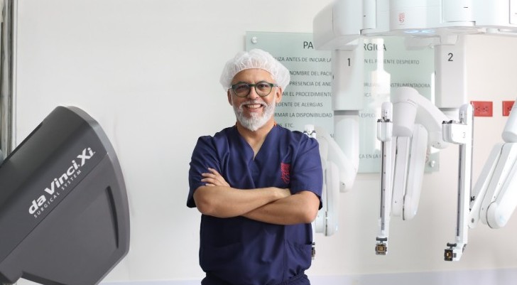 Bariatric robotic surgery - gastric sleeve robotic surgery - gastric bypass robotic surgery - Dr. Rubén Luna, bariatric surgeon in Colombia