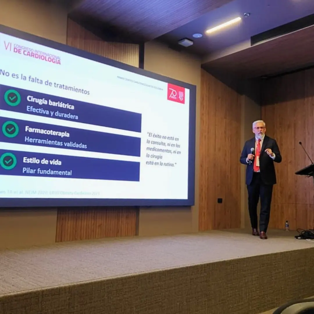 Dr. Rubén Luna durante una actividad de formación médica